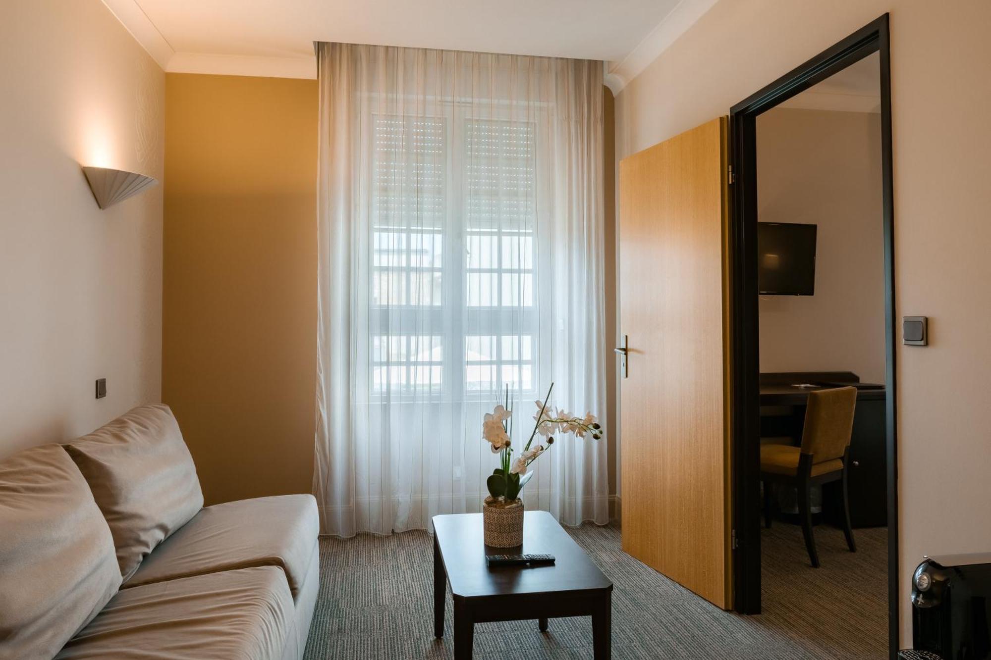 Best Western Poitiers Centre Le Grand Hotel Exterior photo