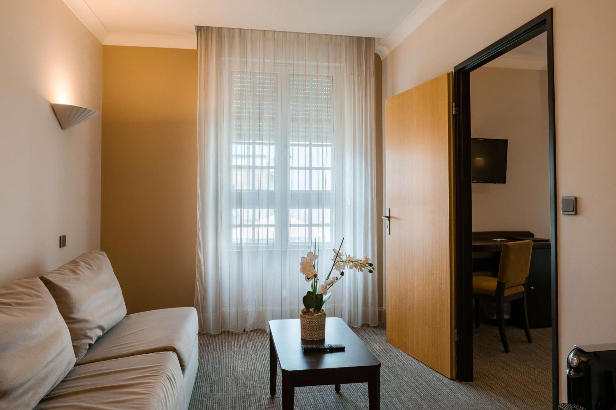 Best Western Poitiers Centre Le Grand Hotel Exterior photo